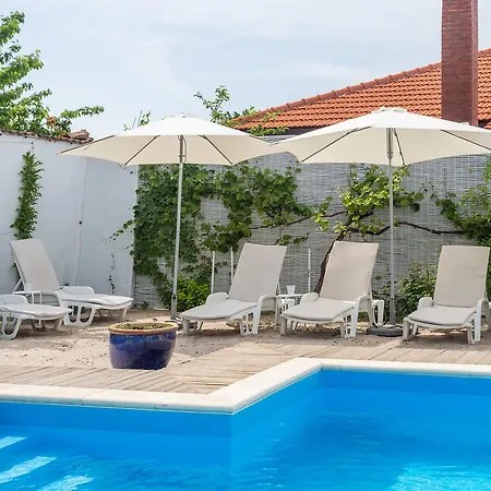 Casa Stavros Două Mai