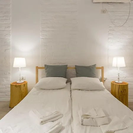 Casa Stavros Două Mai