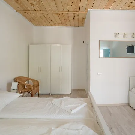 Casa Stavros Două Mai